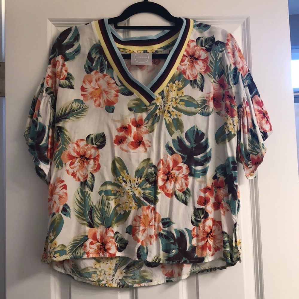 Floral Top EXCELLENT USED CONDITION